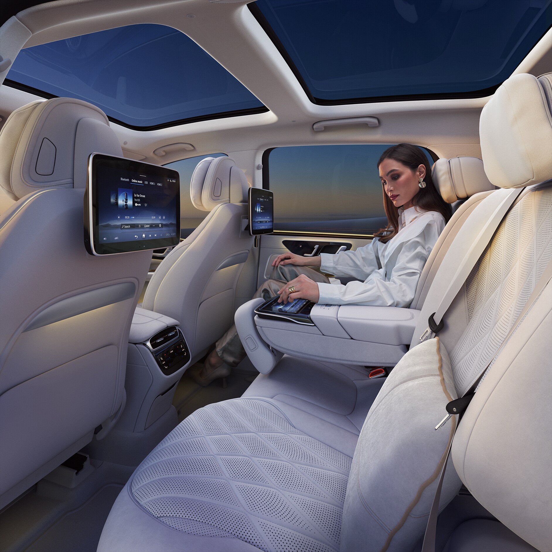 Vano posteriore di una Mercedes-Benz EQS SUV. Vano posteriore di una Mercedes-Benz EQS SUV.